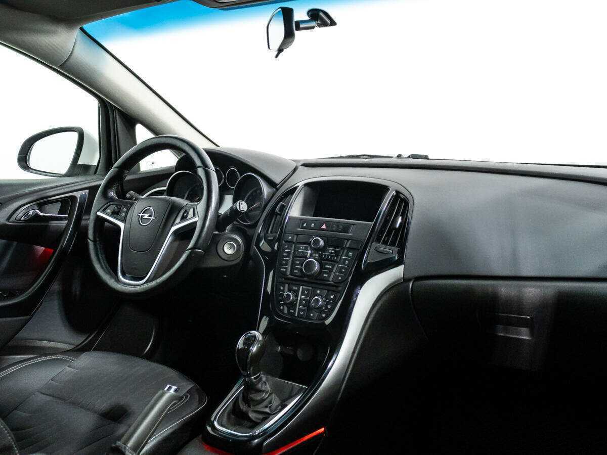Opel Astra с пробегом — 2015 год. Фото: #8