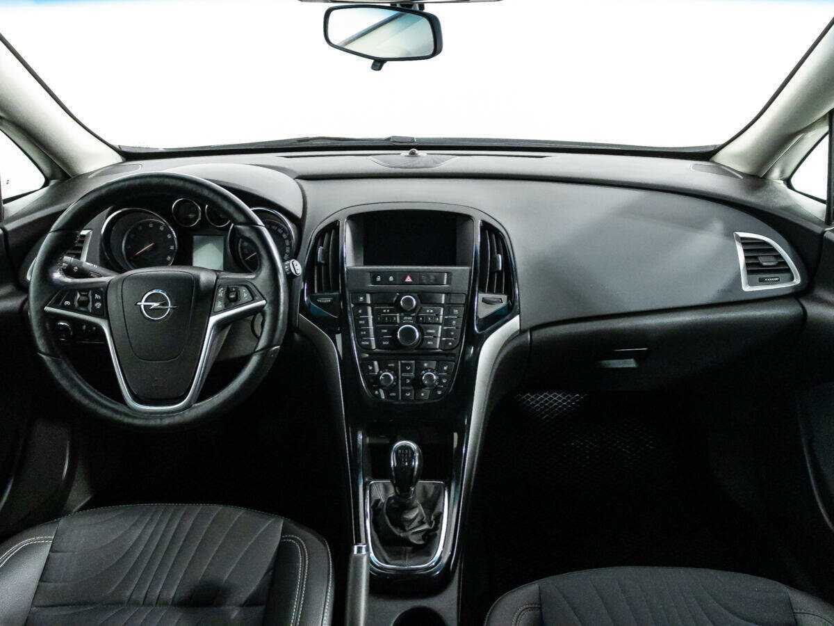 Opel Astra с пробегом — 2015 год. Фото: #12