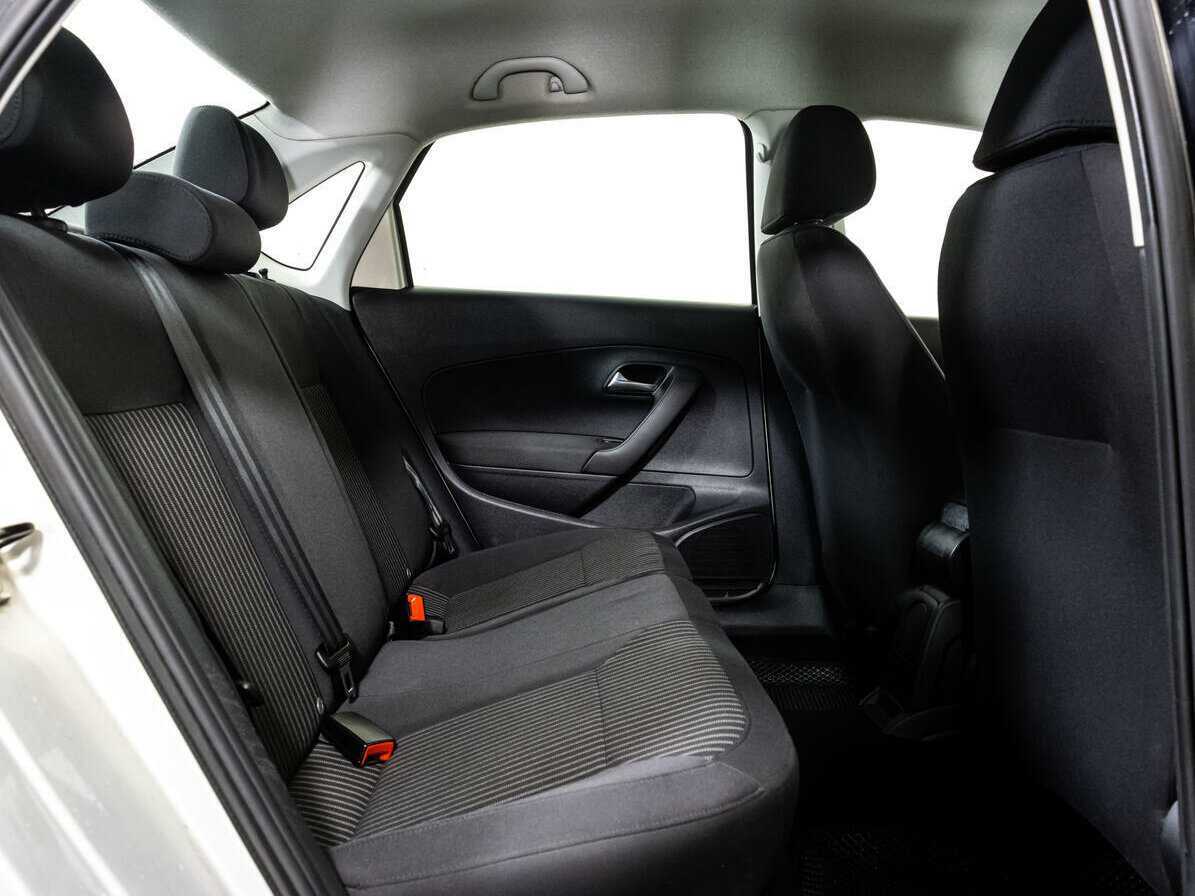 Volkswagen Polo с пробегом — 2013 год. Фото: #12