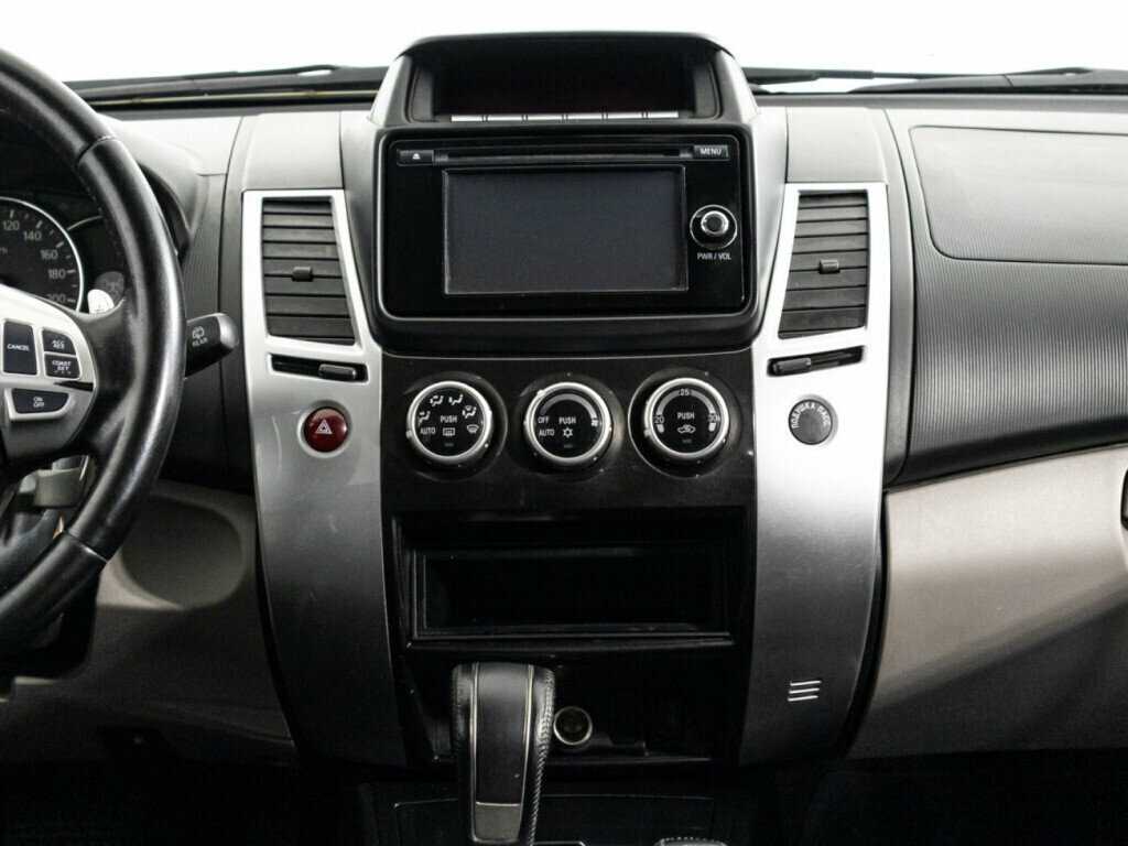 Mitsubishi Pajero Sport с пробегом — 2014 год. Фото: #13