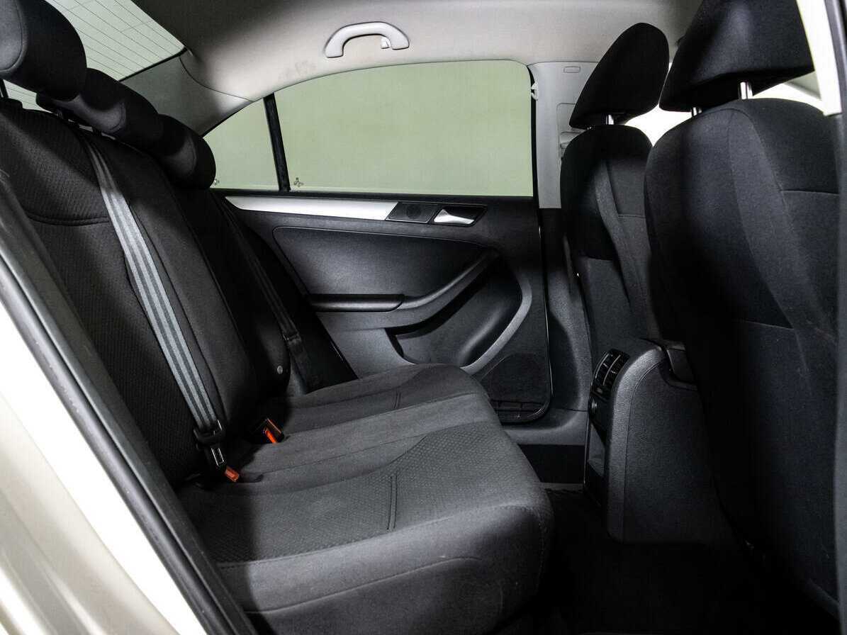 Volkswagen Jetta с пробегом — 2012 год. Фото: #11