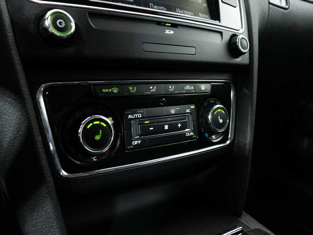 Skoda Superb с пробегом — 2012 год. Фото: #15