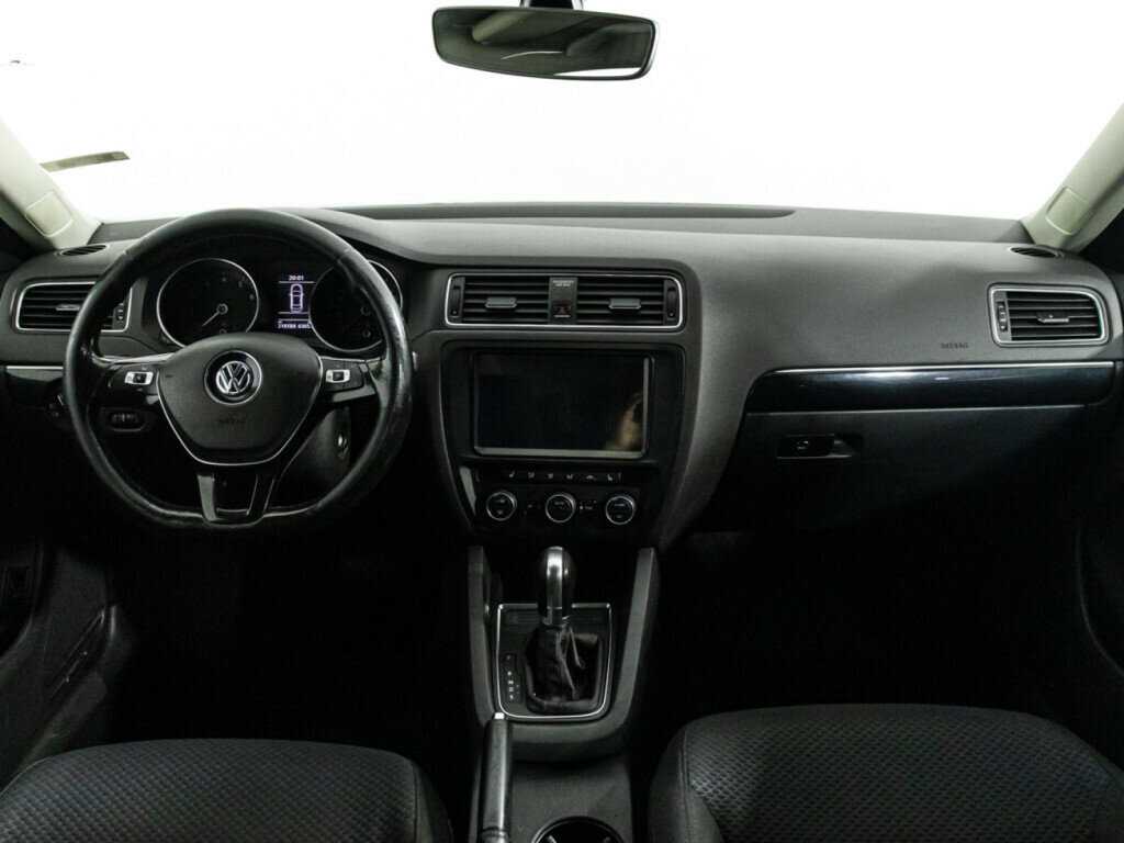 Volkswagen Jetta с пробегом — 2017 год. Фото: #12