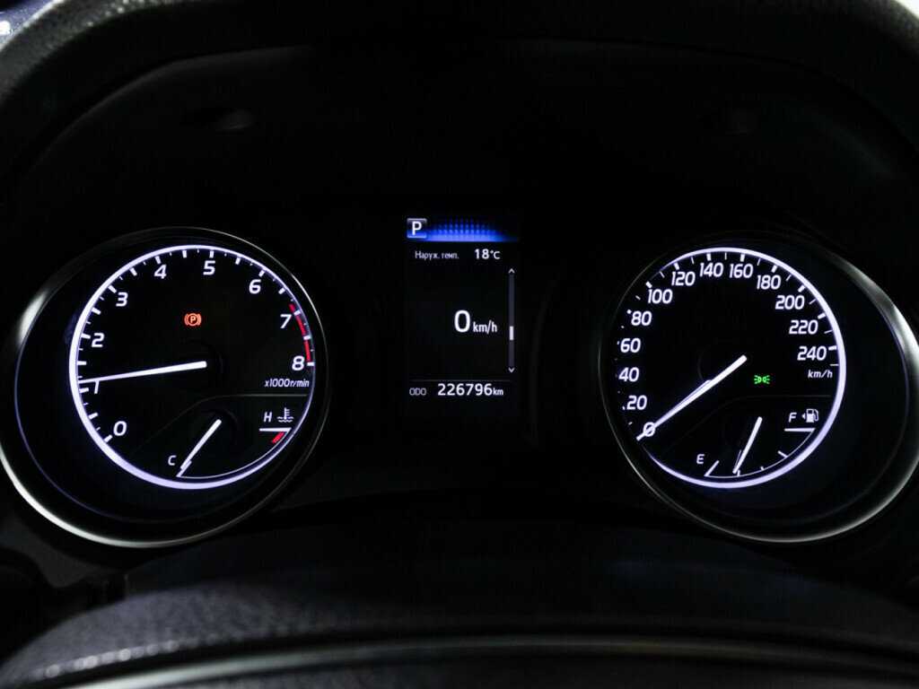 Toyota Camry с пробегом — 2018 год. Фото: #11