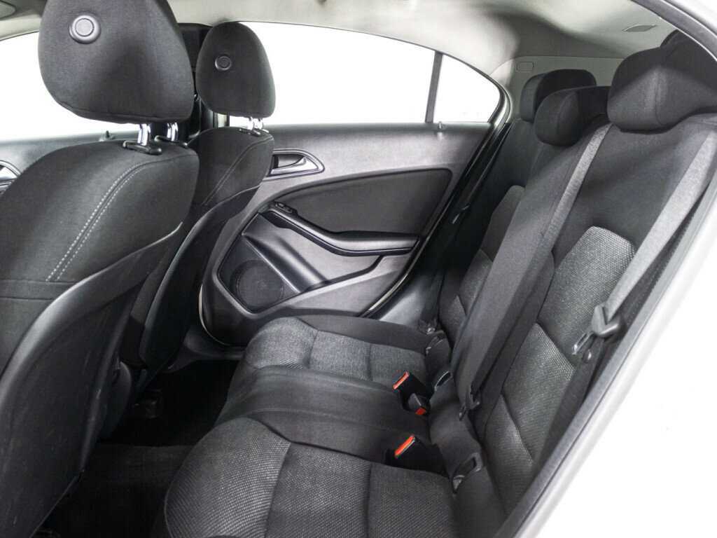 Mercedes-Benz A-Класс с пробегом — 2015 год. Фото: #9