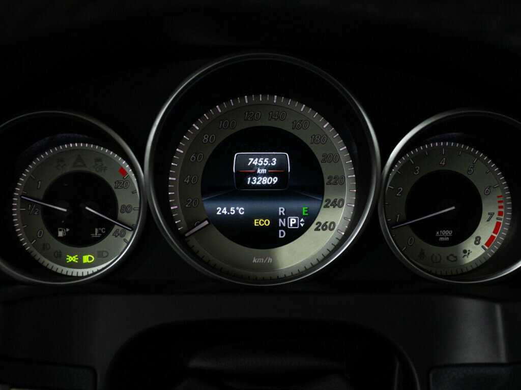 Mercedes-Benz E-Класс с пробегом — 2015 год. Фото: #11