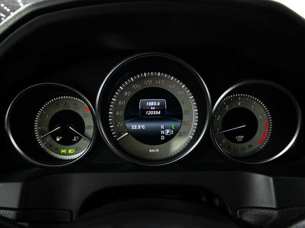 Mercedes-Benz E-Класс с пробегом — 2015 год. Фото: #10