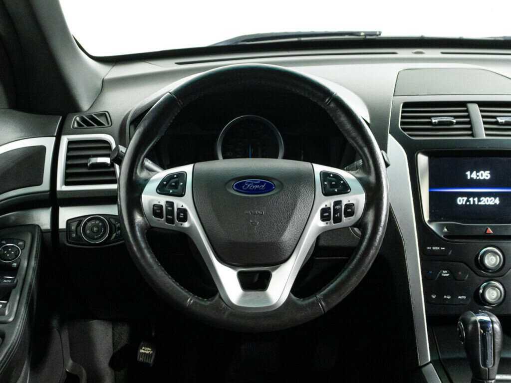 Ford Explorer с пробегом — 2015 год. Фото: #18