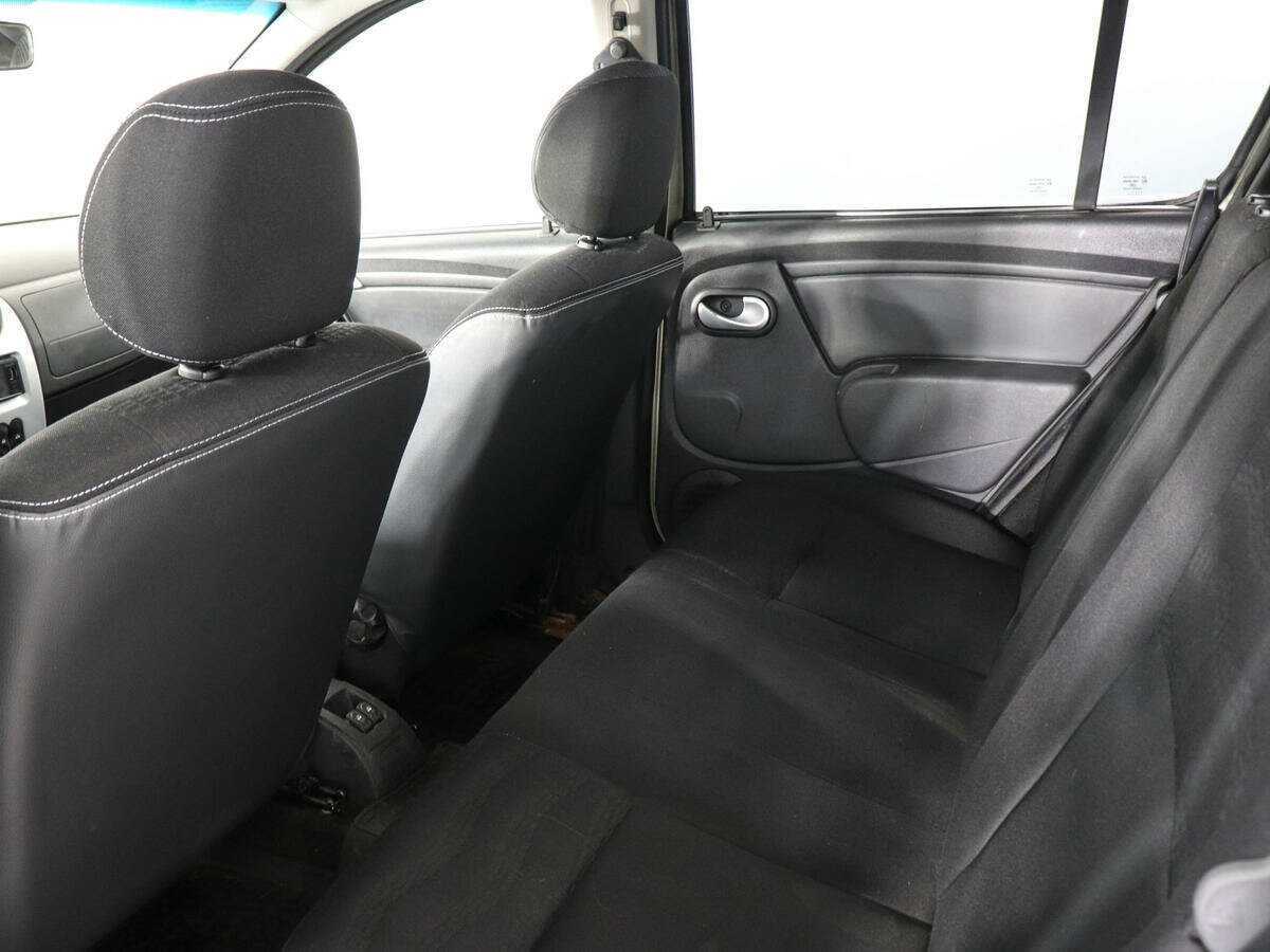 Renault Sandero с пробегом — 2012 год. Фото: #9