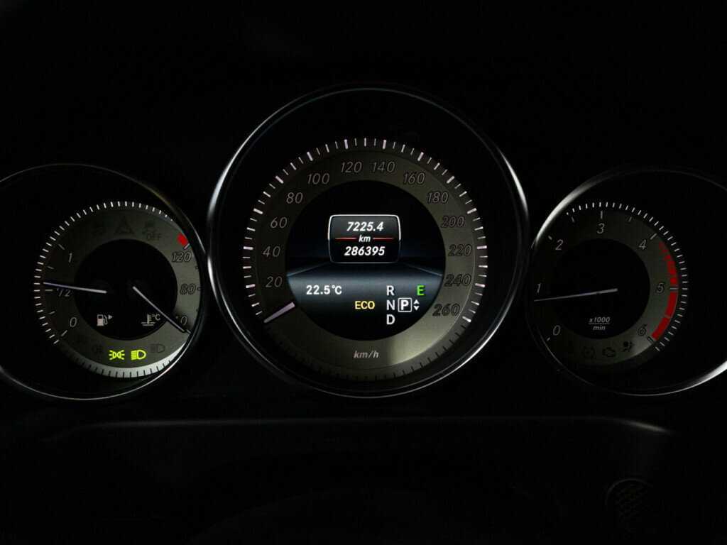 Mercedes-Benz E-Класс с пробегом — 2014 год. Фото: #11