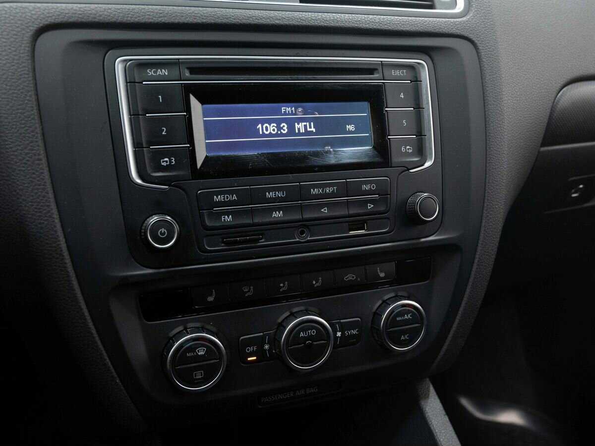 Volkswagen Jetta с пробегом — 2014 год. Фото: #15