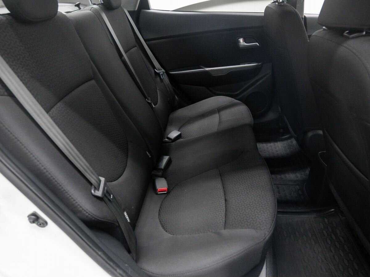 Kia Rio с пробегом — 2013 год. Фото: #7