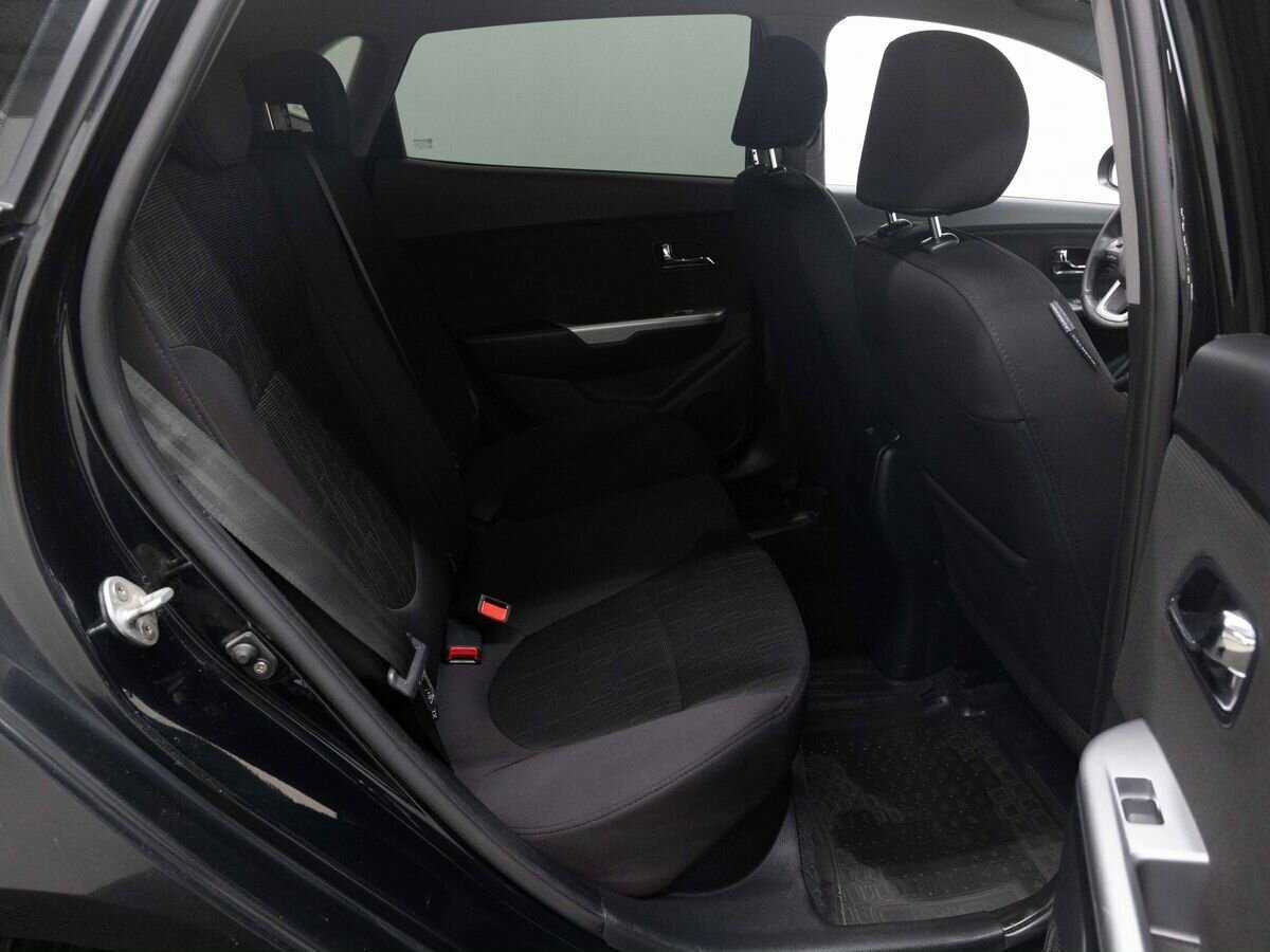 Kia Rio с пробегом — 2012 год. Фото: #10