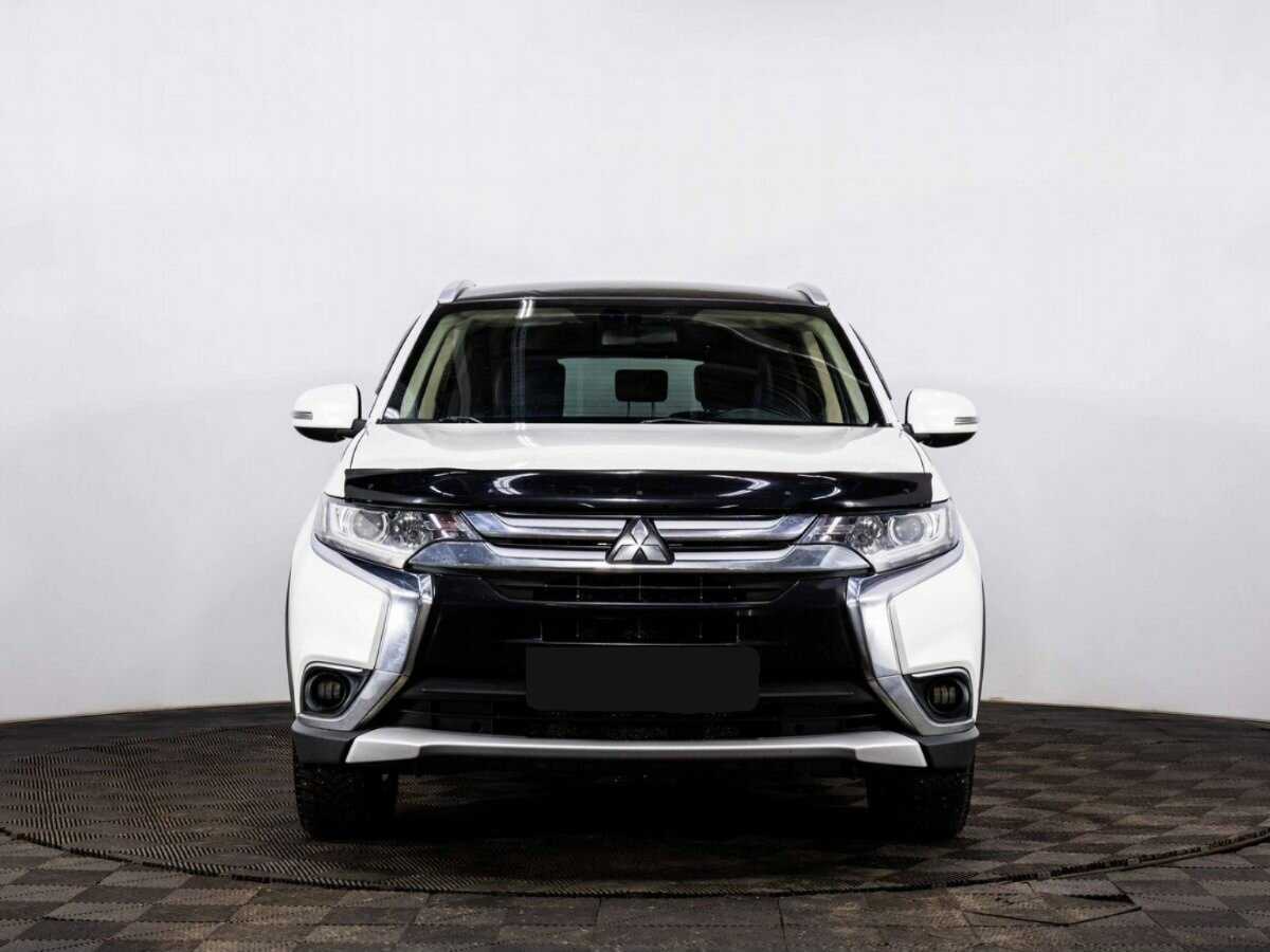 Mitsubishi Outlander с пробегом — 2015 год. Фото: #1