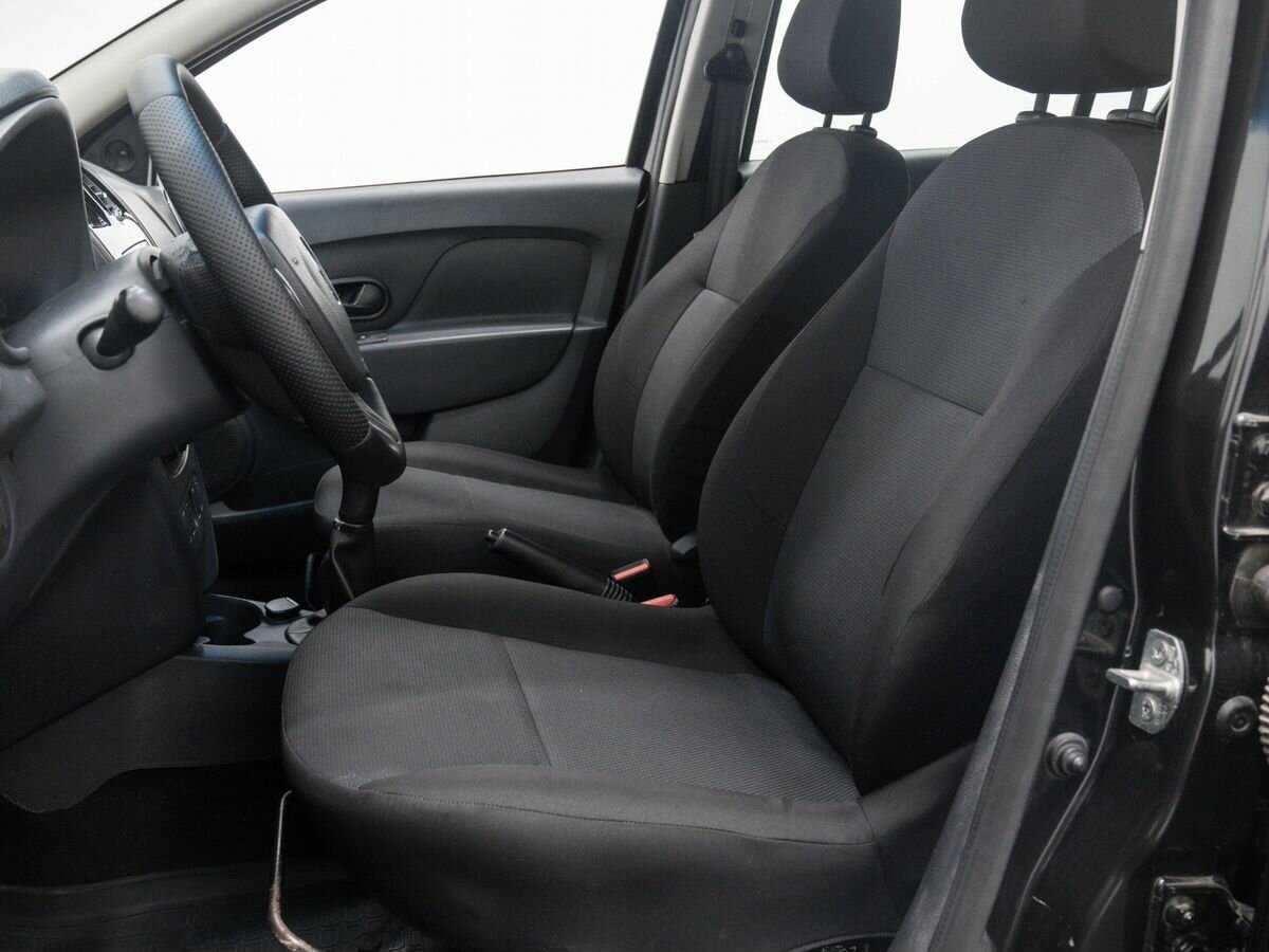 Renault Sandero с пробегом — 2016 год. Фото: #12