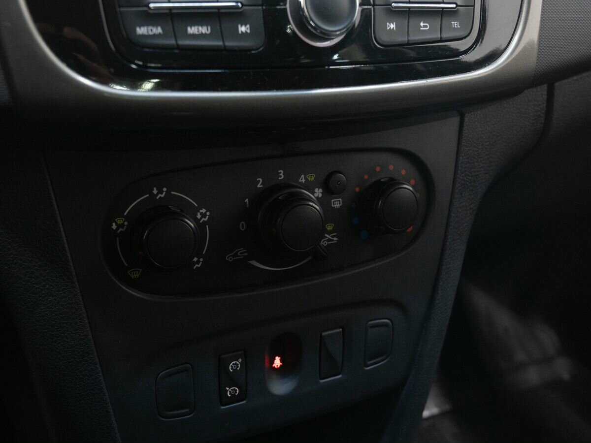 Renault Sandero с пробегом — 2016 год. Фото: #14