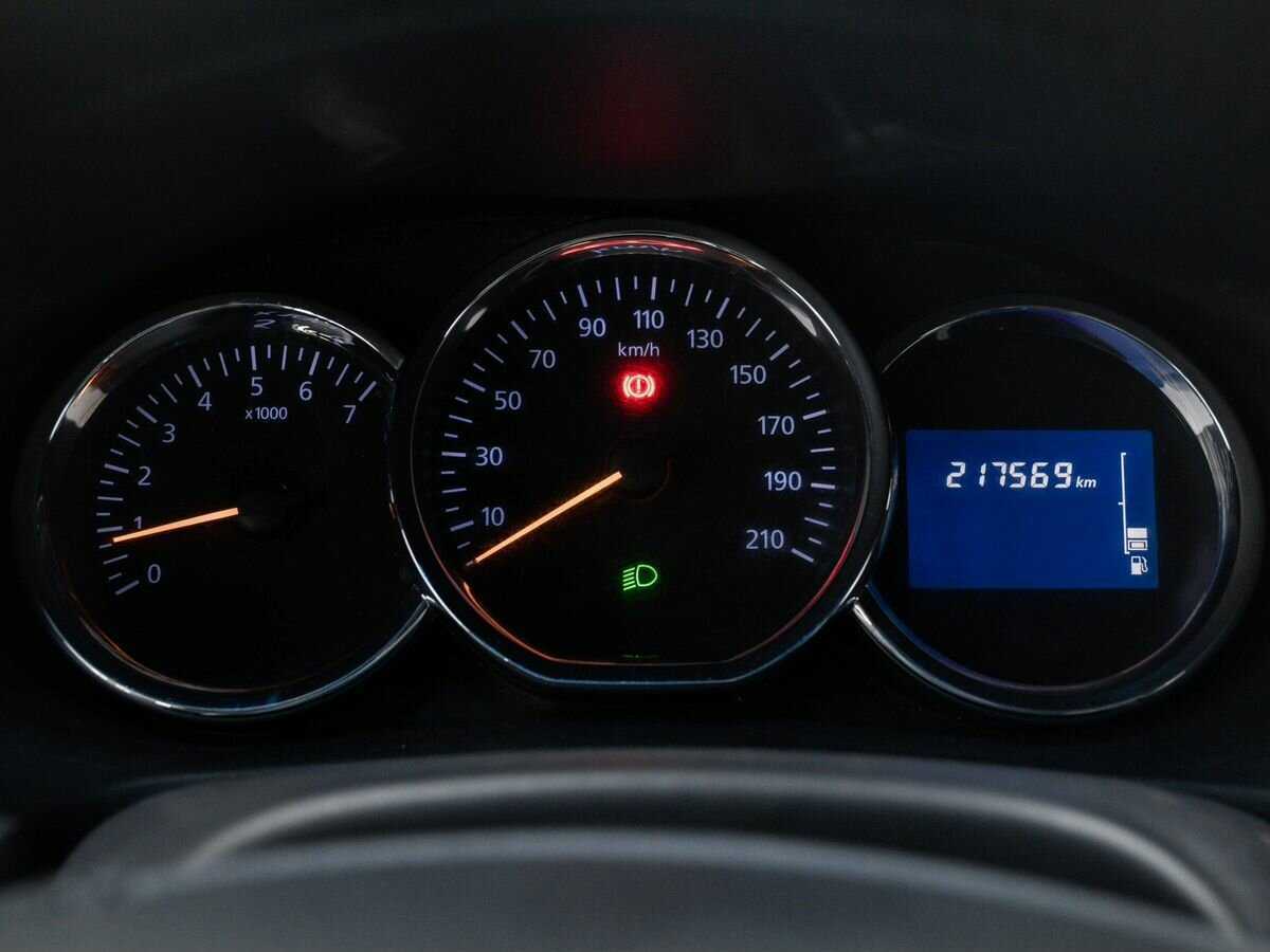 Renault Sandero с пробегом — 2016 год. Фото: #16