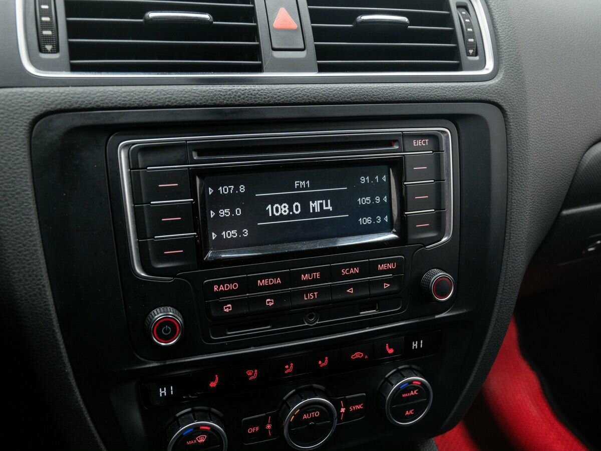 Volkswagen Jetta с пробегом — 2013 год. Фото: #18