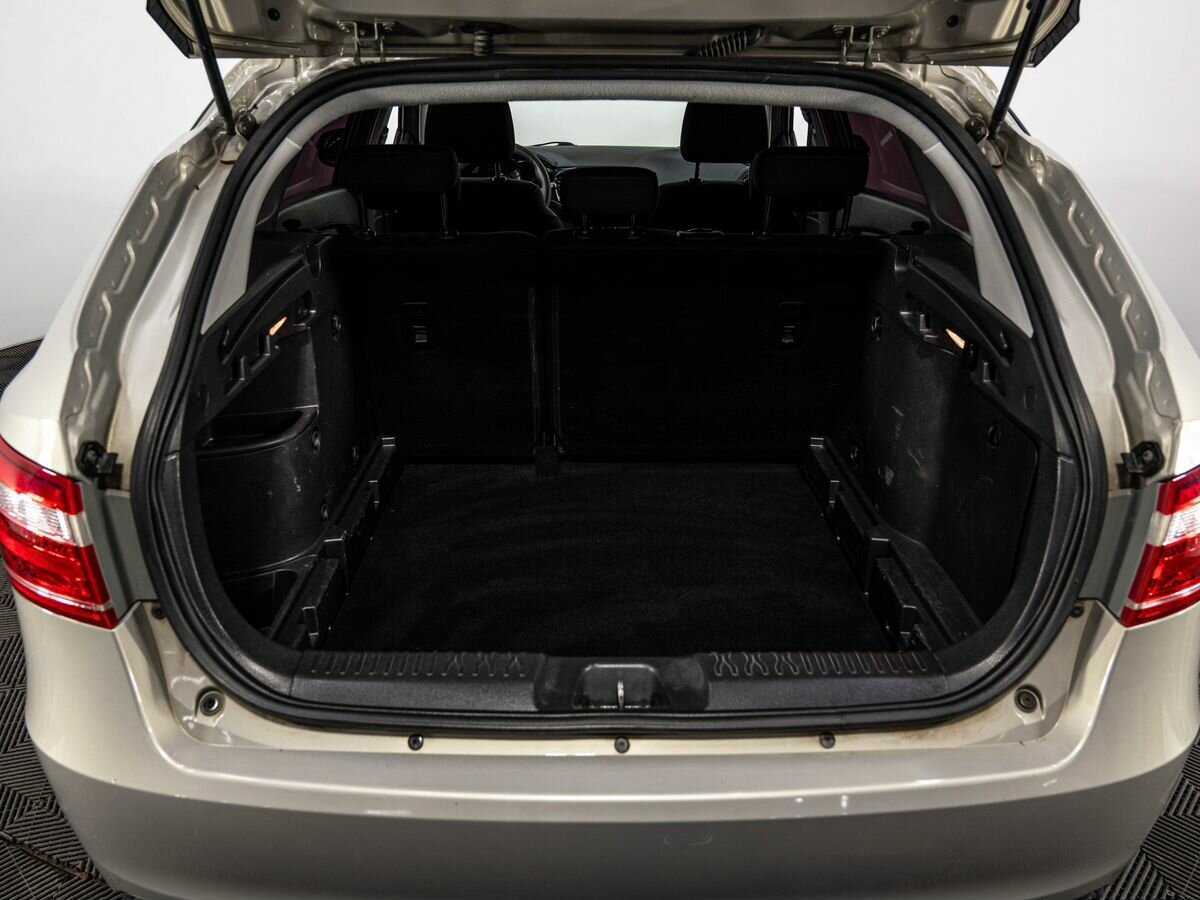 Lada (ВАЗ) Vesta с пробегом — 2019 год. Фото: #21