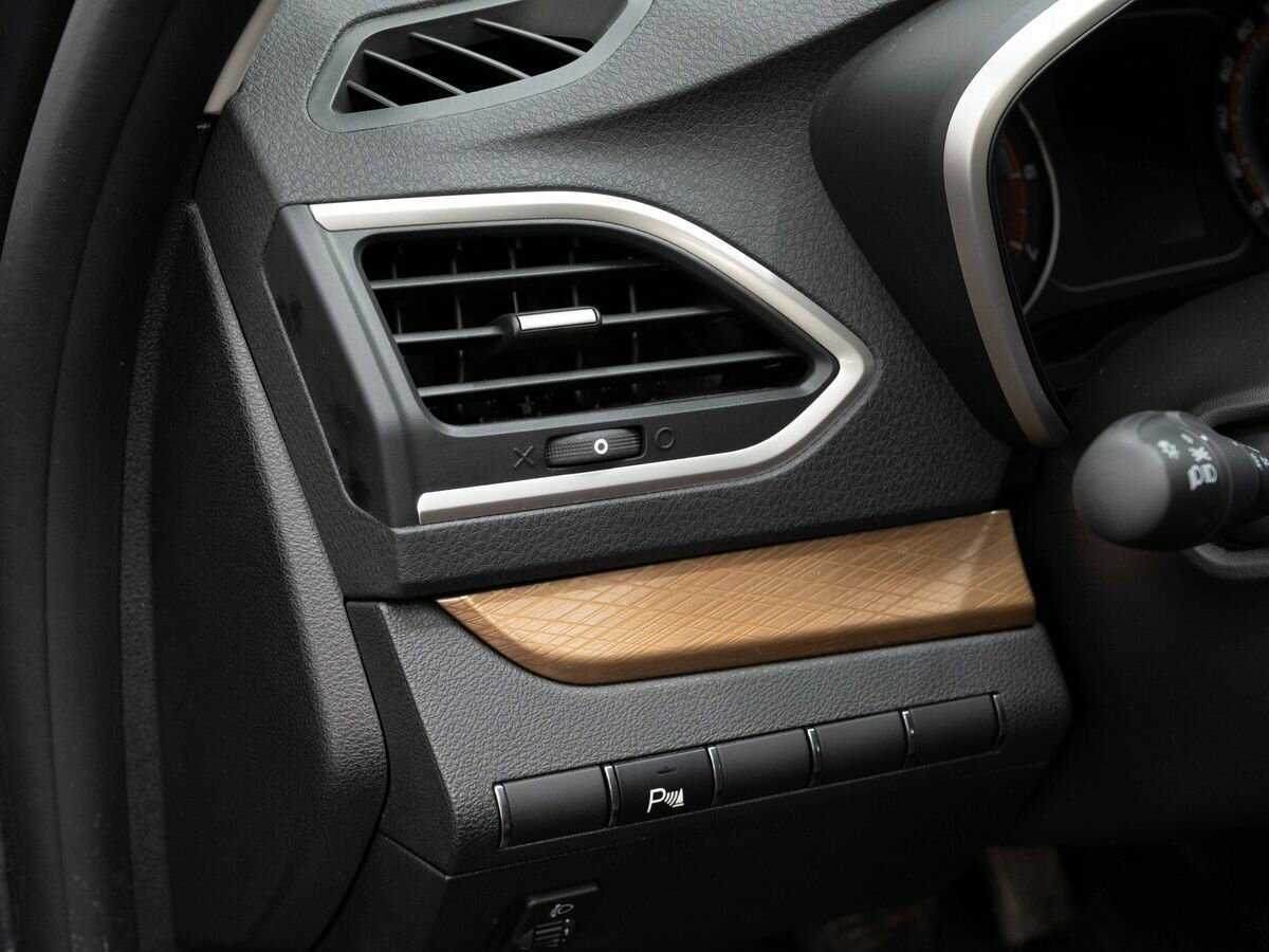 Lada (ВАЗ) Vesta с пробегом — 2024 год. Фото: #19