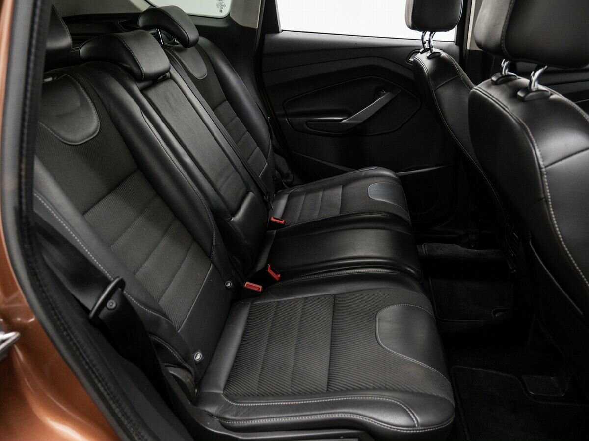 Ford Kuga с пробегом — 2015 год. Фото: #9