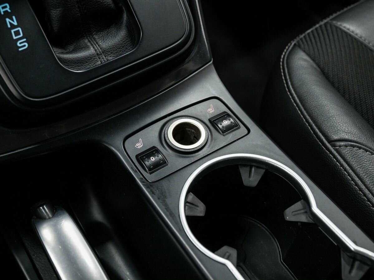 Ford Kuga с пробегом — 2015 год. Фото: #19