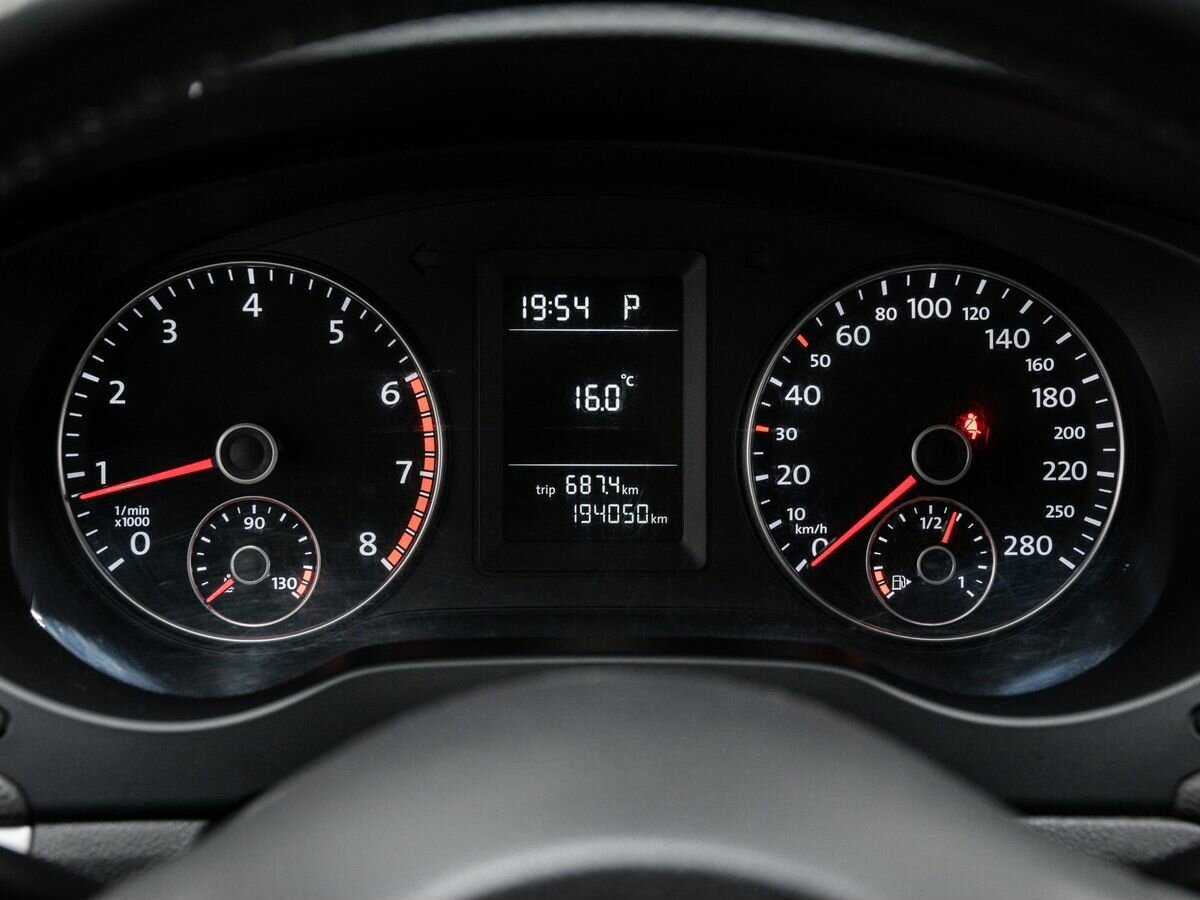 Volkswagen Jetta с пробегом — 2012 год. Фото: #19