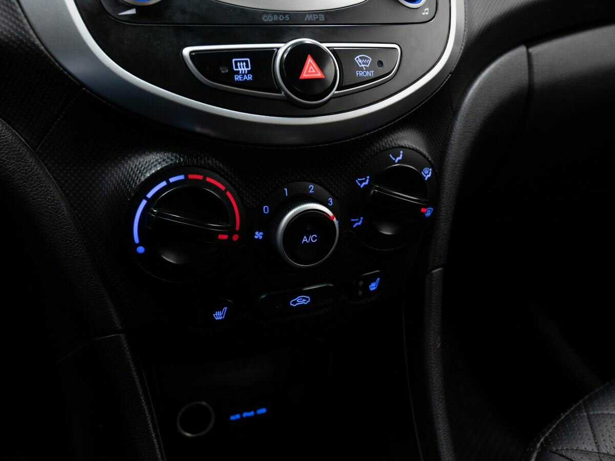 Hyundai Solaris с пробегом — 2013 год. Фото: #16