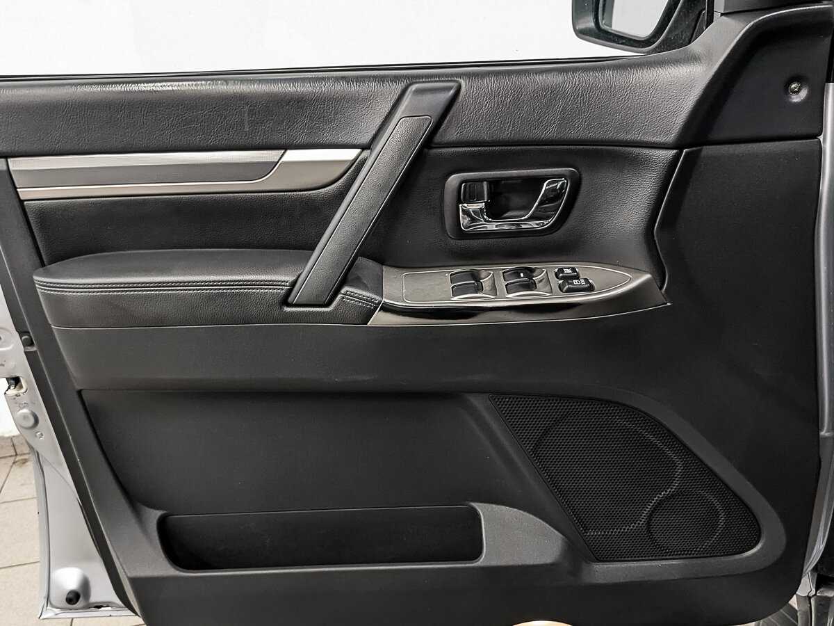 Mitsubishi Pajero с пробегом — 2014 год. Фото: #18