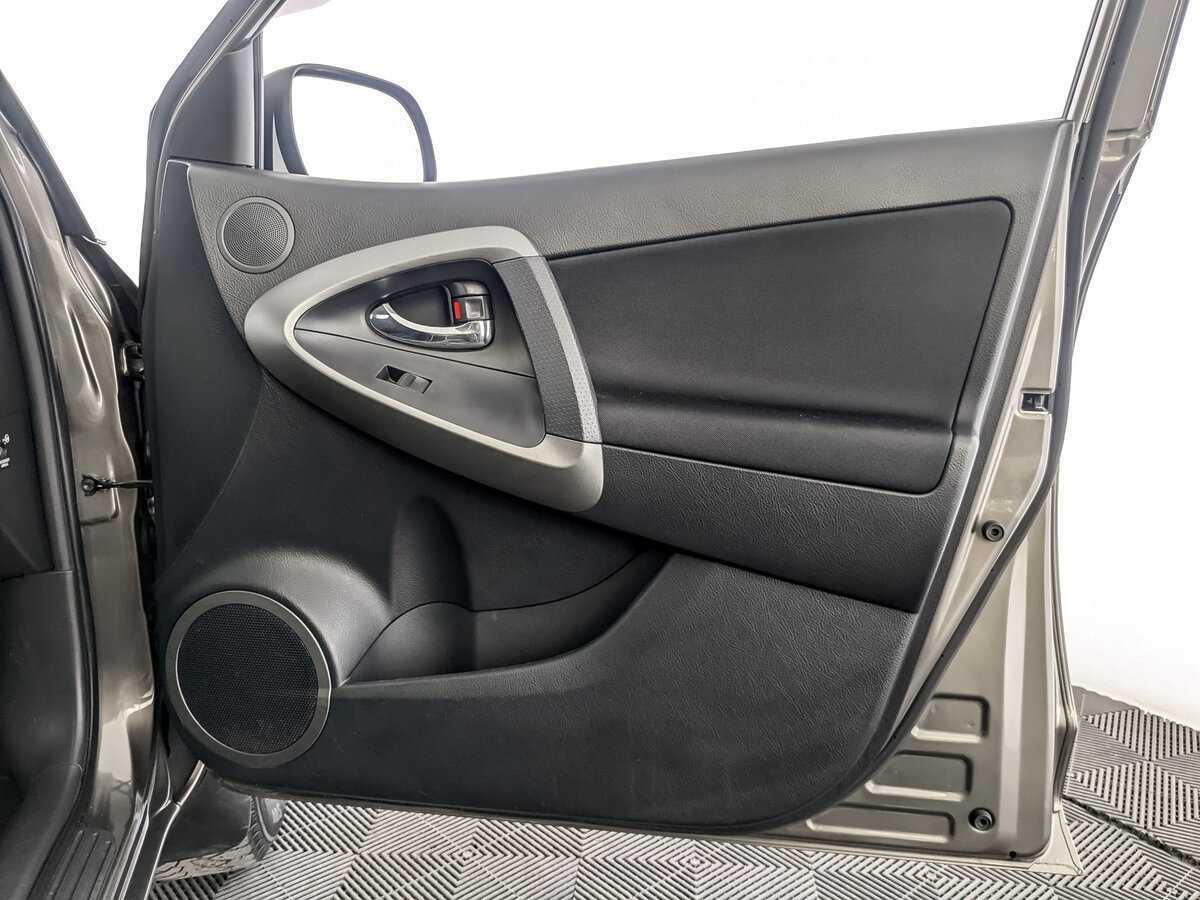 Toyota RAV4 с пробегом — 2012 год. Фото: #23