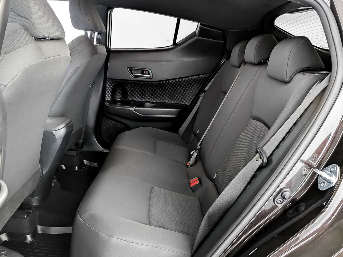 Toyota C-HR с пробегом — 2019 год. Фото: #11