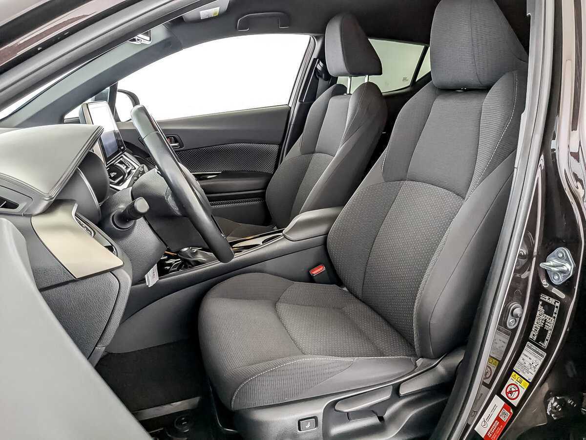 Toyota C-HR с пробегом — 2019 год. Фото: #19