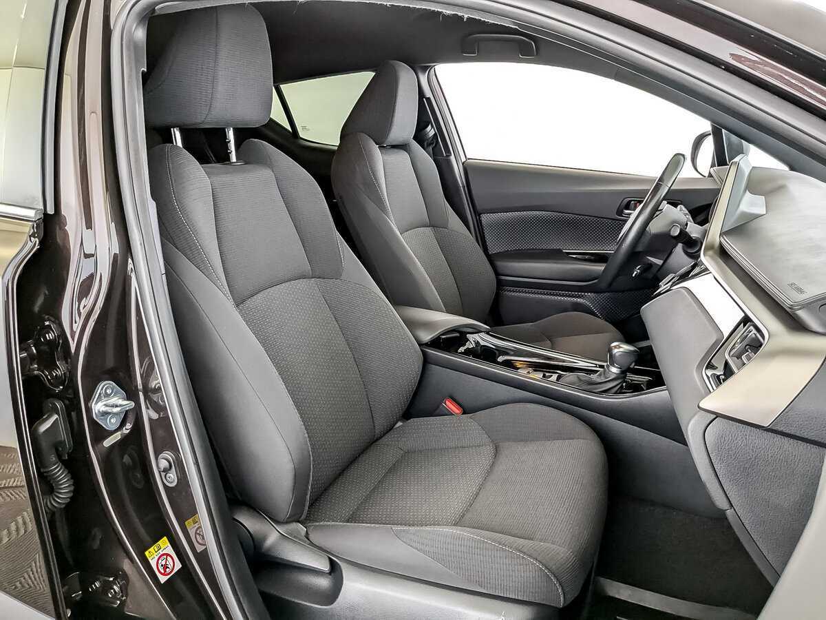 Toyota C-HR с пробегом — 2019 год. Фото: #21