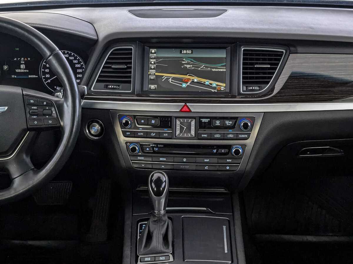 Hyundai Genesis с пробегом — 2015 год. Фото: #14