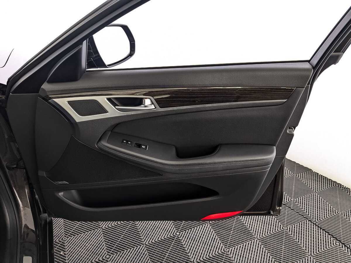Hyundai Genesis с пробегом — 2015 год. Фото: #23