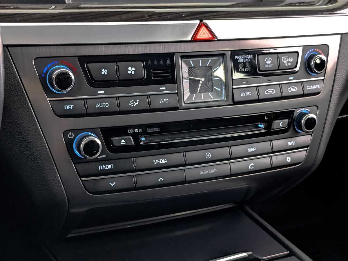 Hyundai Genesis с пробегом — 2015 год. Фото: #24