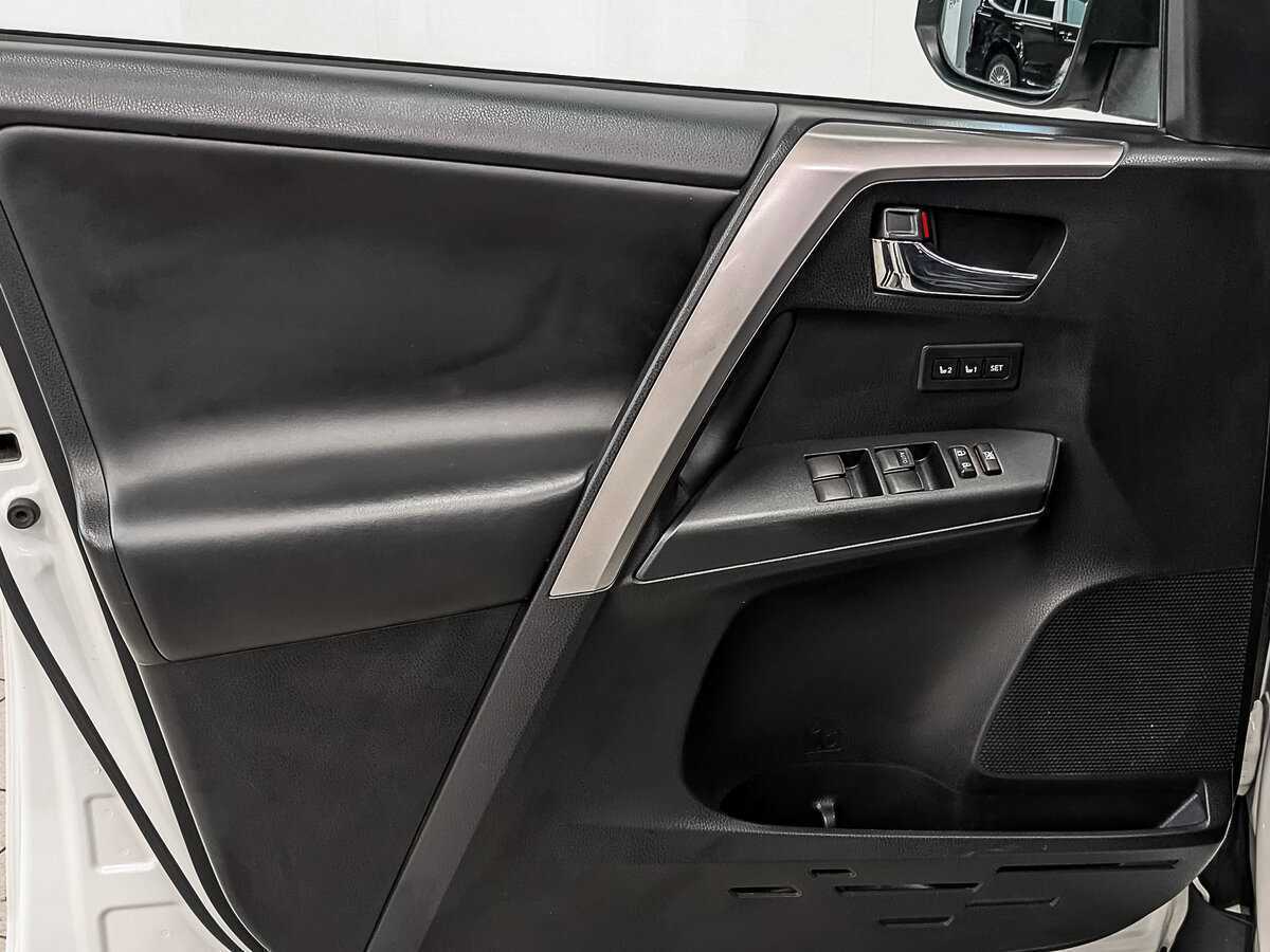 Toyota RAV4 с пробегом — 2017 год. Фото: #18