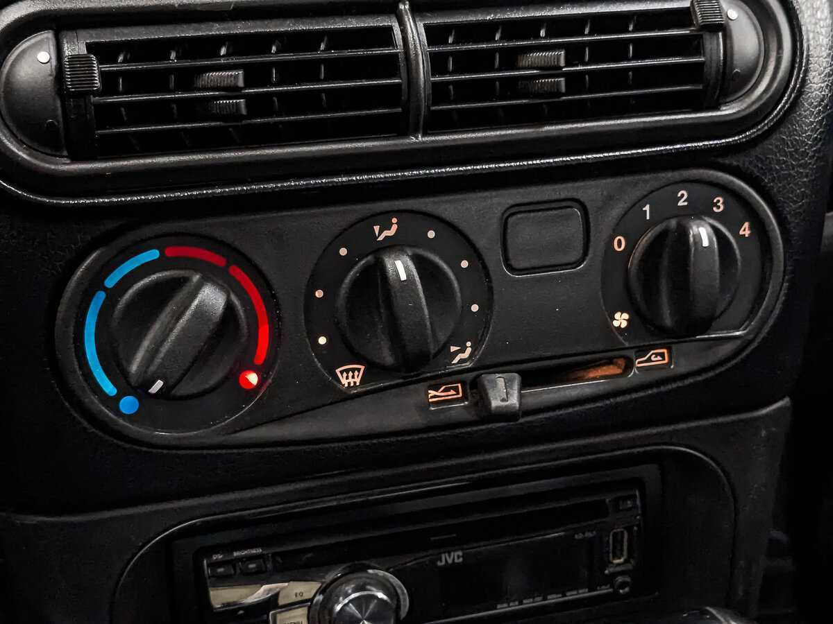 Chevrolet Niva с пробегом — 2015 год. Фото: #19