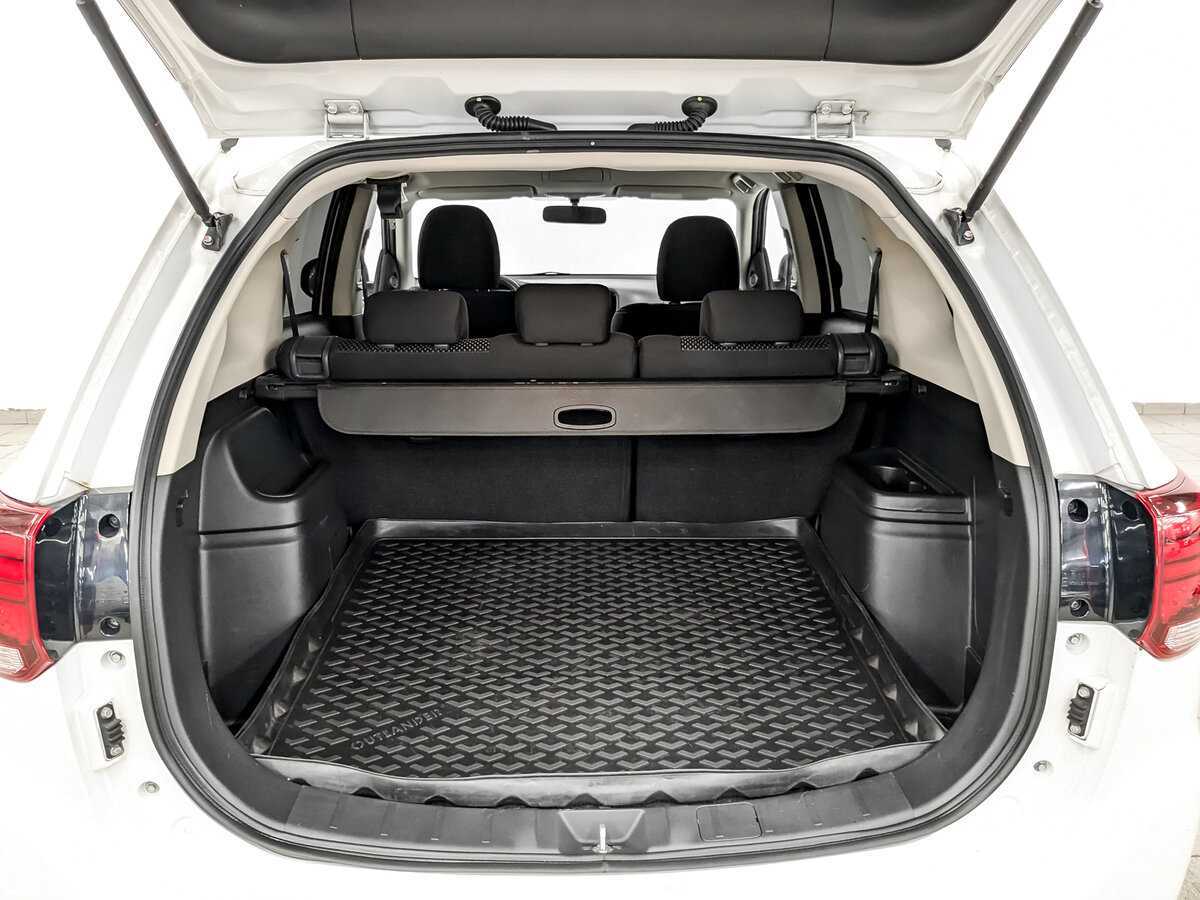 Mitsubishi Outlander с пробегом — 2015 год. Фото: #9