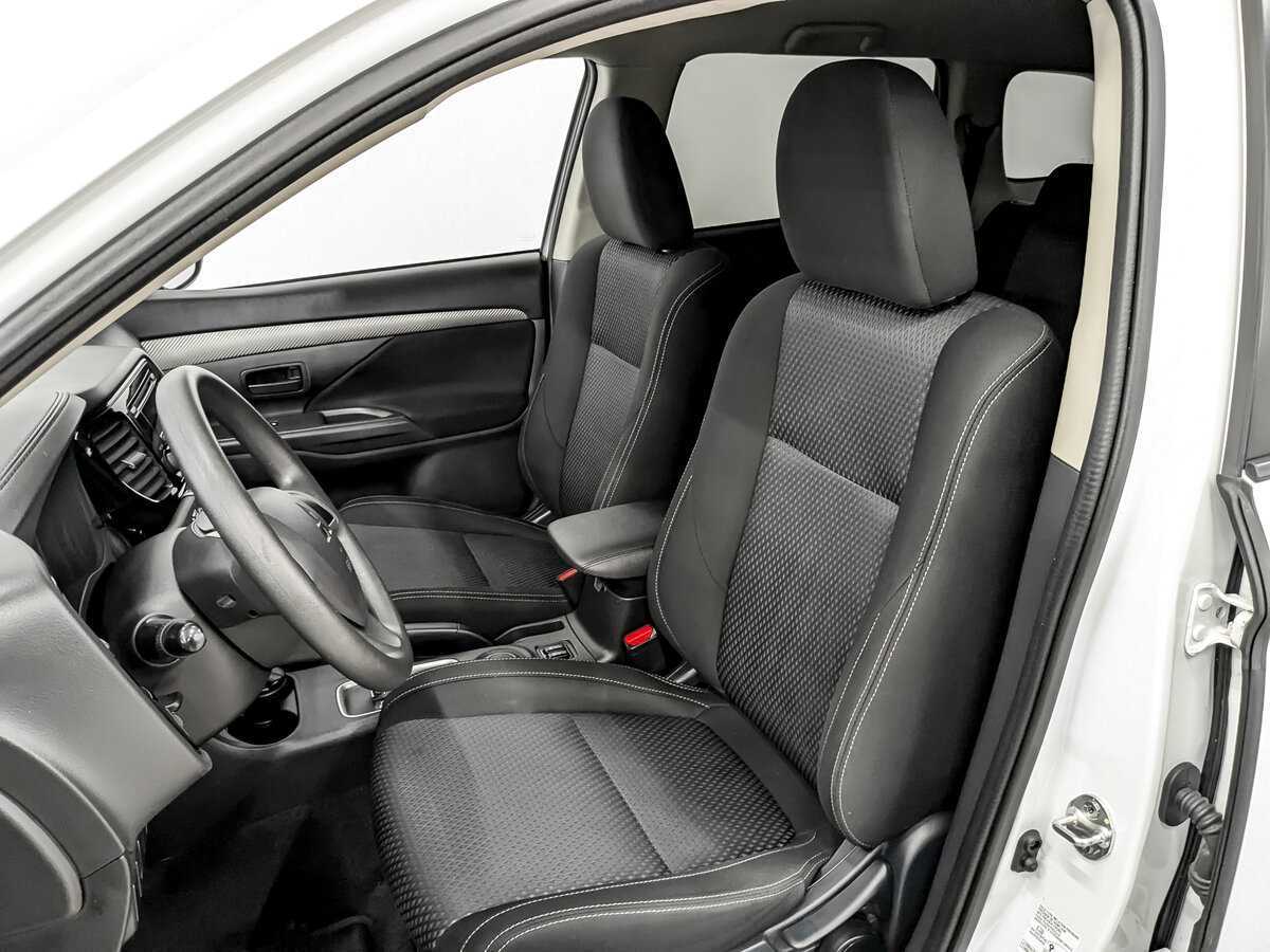 Mitsubishi Outlander с пробегом — 2015 год. Фото: #19