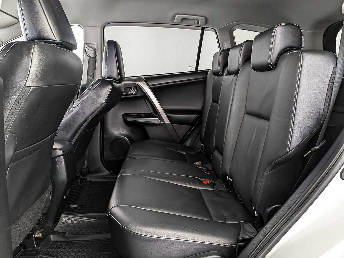 Toyota RAV4 с пробегом — 2018 год. Фото: #15