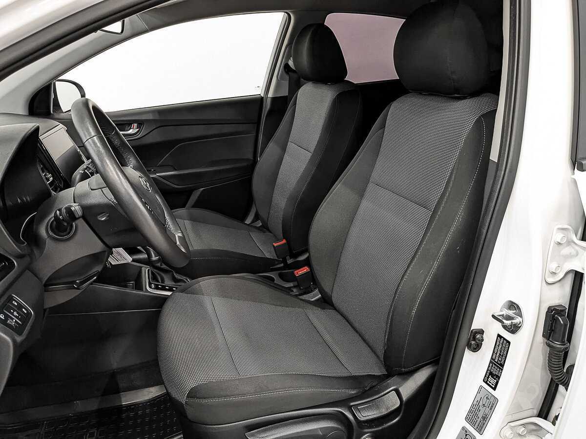 Hyundai Solaris с пробегом — 2022 год. Фото: #19