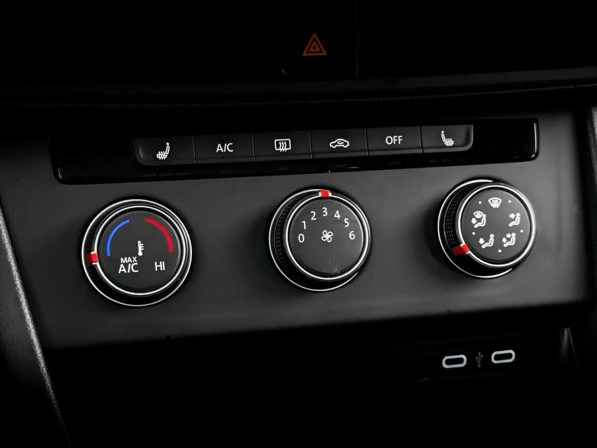 Volkswagen Jetta с пробегом — 2020 год. Фото: #24