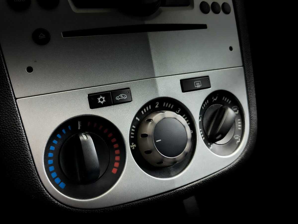 Opel Corsa с пробегом — 2013 год. Фото: #24