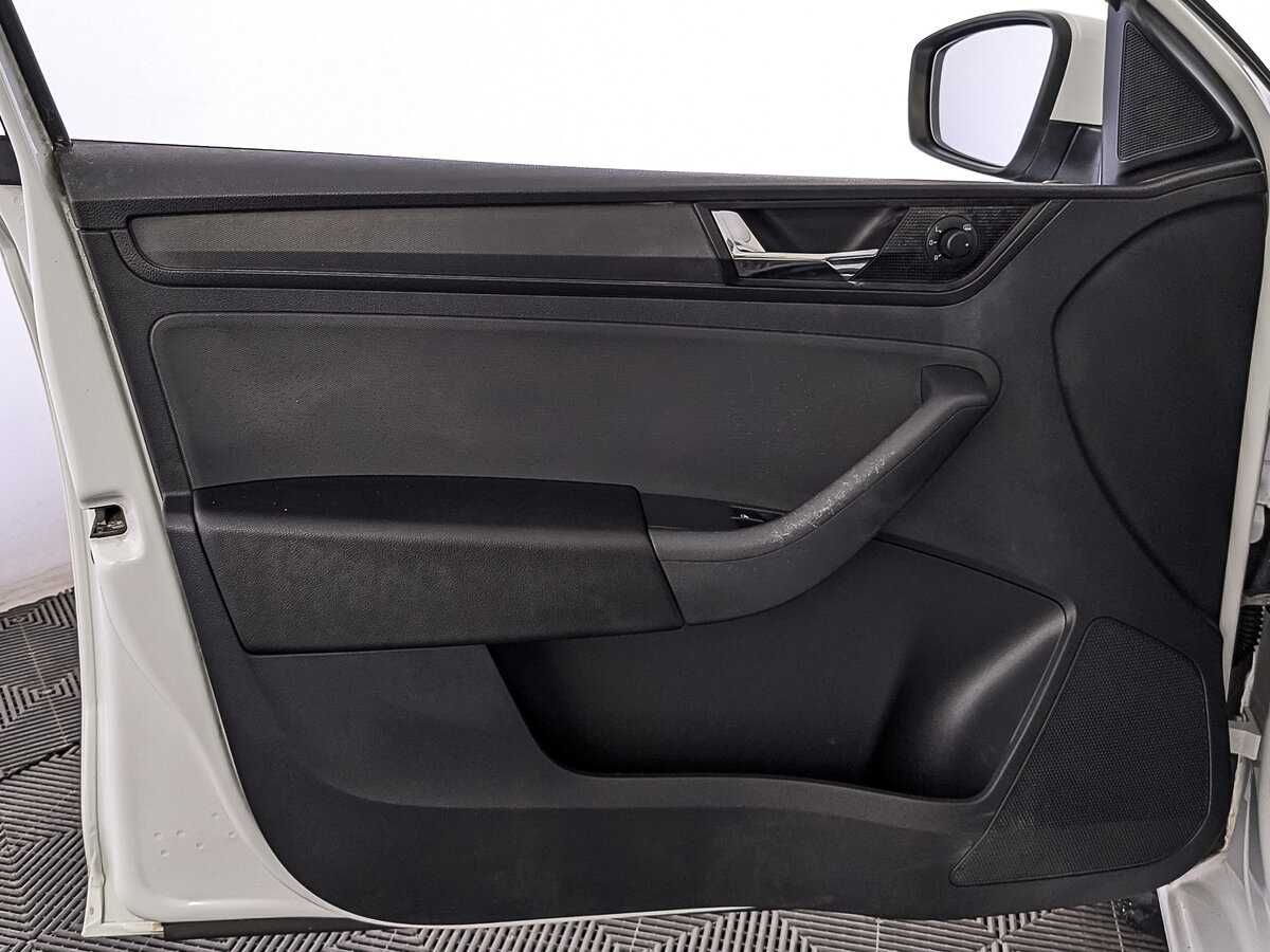 Skoda Rapid с пробегом — 2017 год. Фото: #17