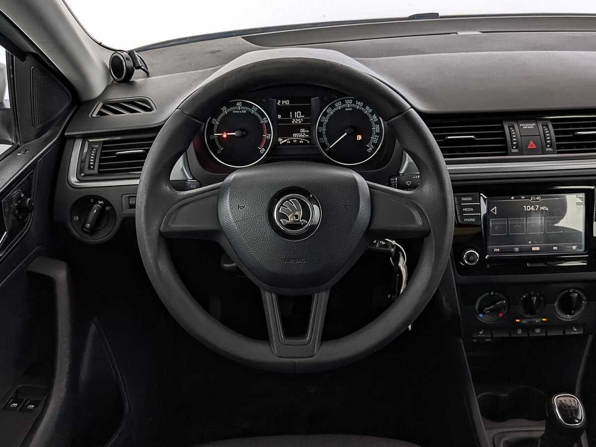 Skoda Rapid с пробегом — 2017 год. Фото: #20
