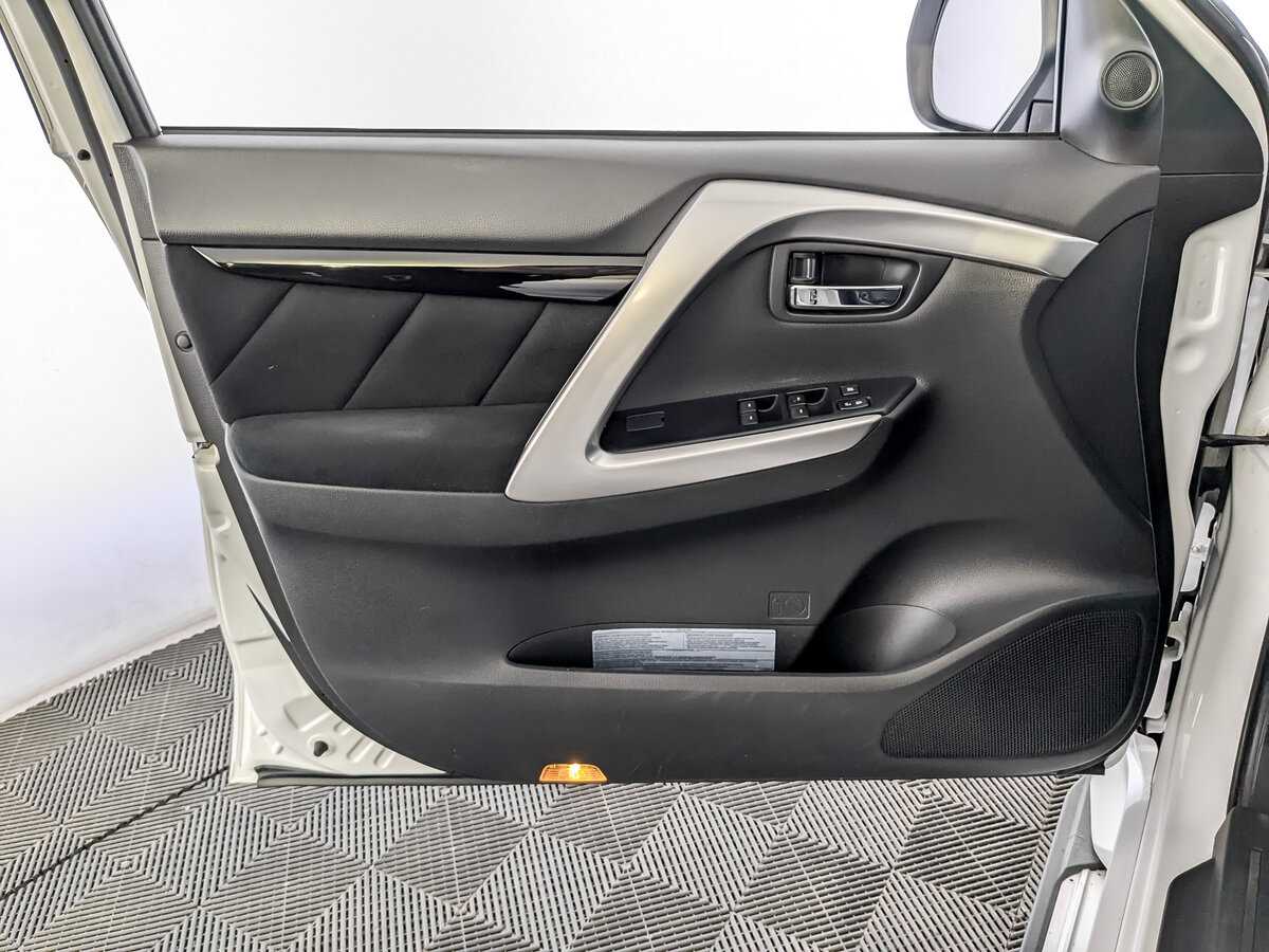 Mitsubishi Pajero Sport с пробегом — 2018 год. Фото: #18