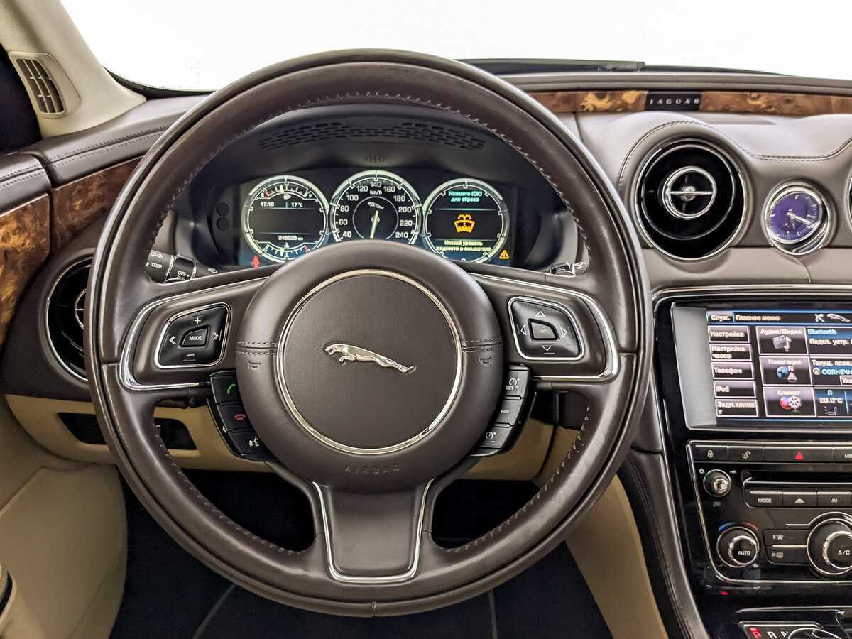 Jaguar XJ с пробегом — 2012 год. Фото: #19