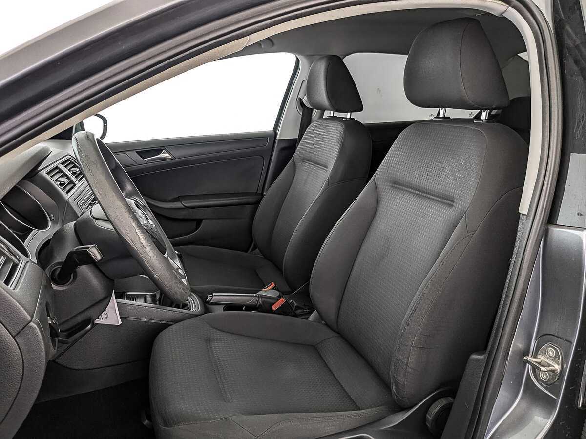 Volkswagen Jetta с пробегом — 2016 год. Фото: #19