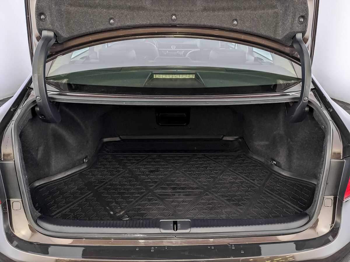 Lexus ES с пробегом — 2015 год. Фото: #9